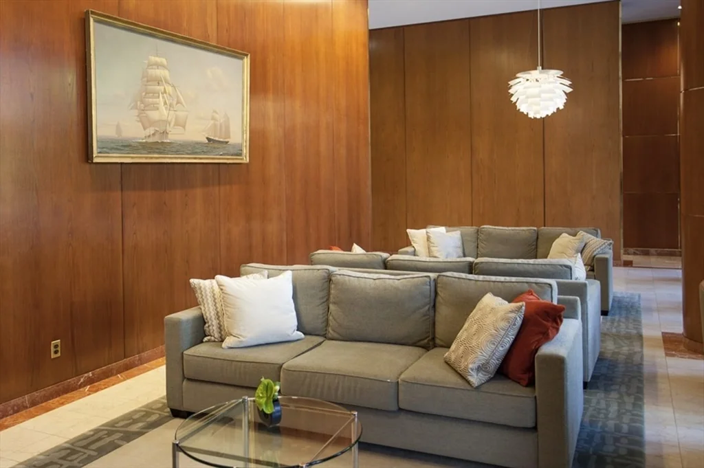 1 bed, 1 bath apartment for rent at 65 East India Row Unit 10A, Waterfront — photo 16 of 19