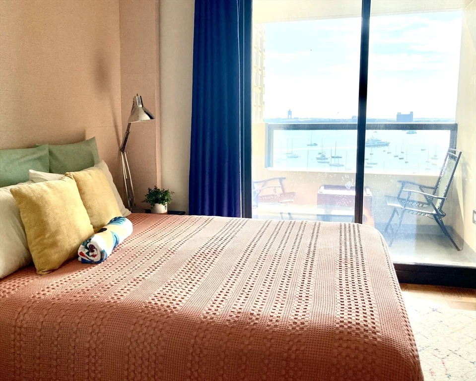 1 bed, 1 bath apartment for rent at 65 East India Row Unit 11C, Waterfront — photo 2 of 13