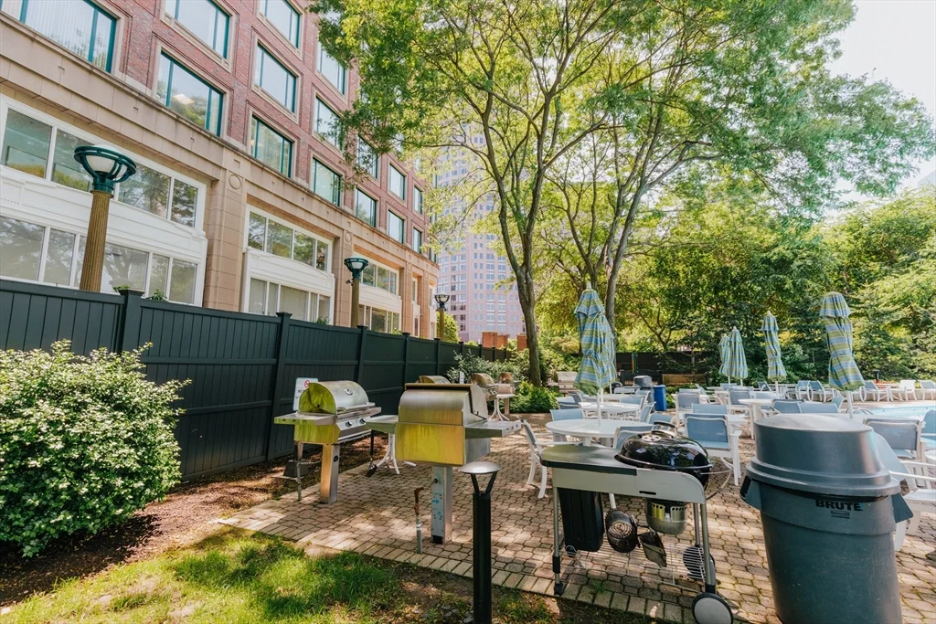 1 bed, 1 bath apartment for rent at 65 East India Row Unit 11C, Waterfront — photo 13 of 13