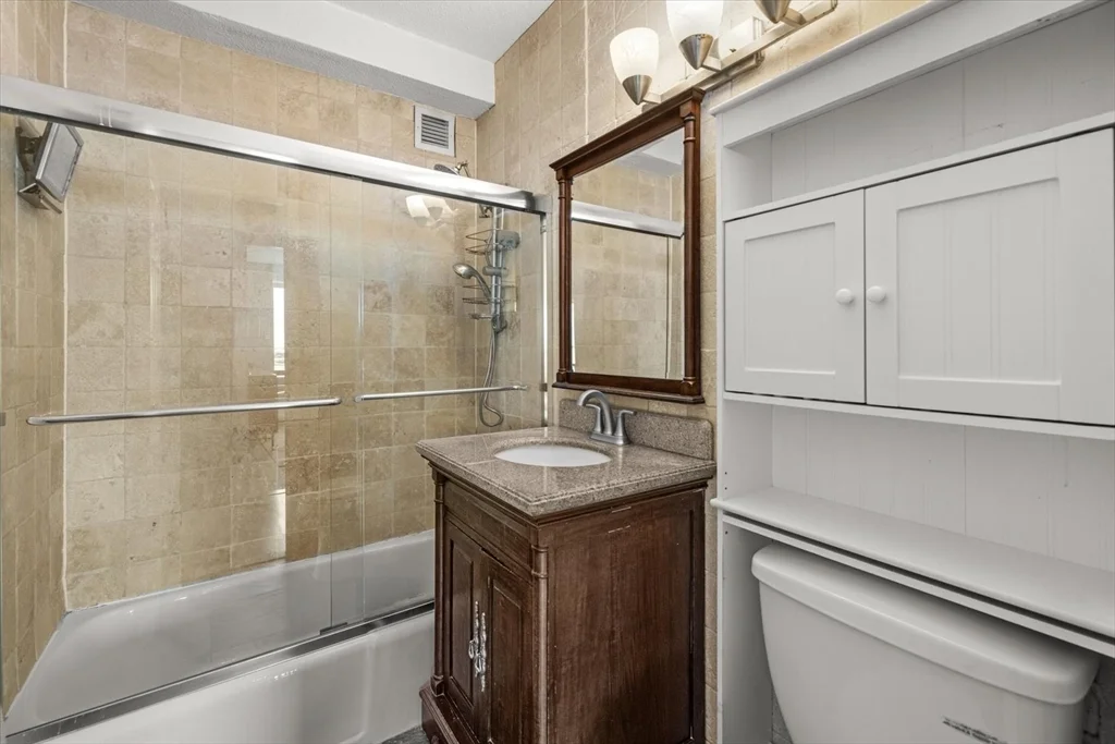 1 bed, 1 bath apartment for rent at 65 East India Row Unit 16E, Waterfront — photo 17 of 22