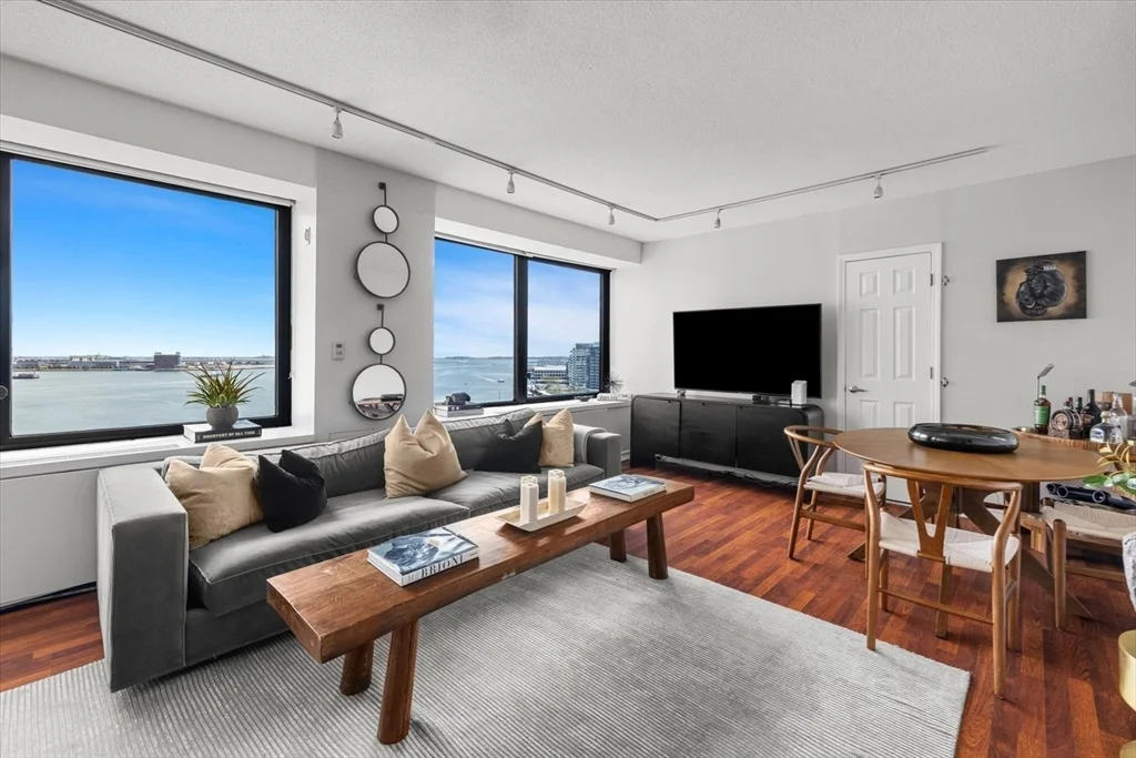 1 bed, 1 bath apartment for rent at 65 East India Row Unit 16E, Waterfront — photo 10 of 22