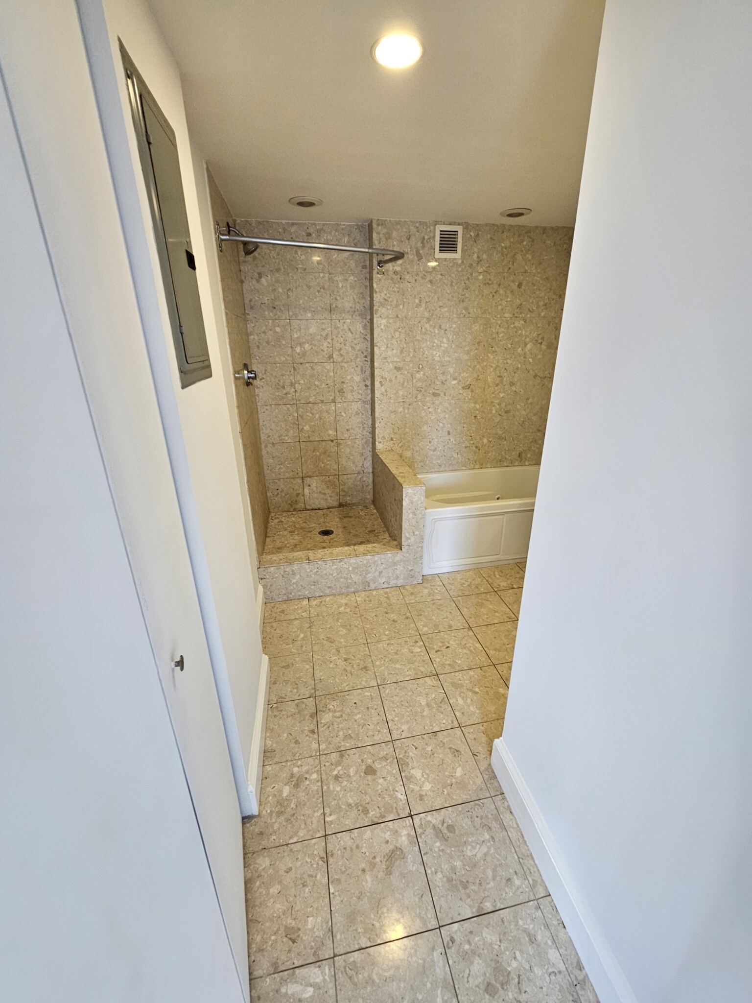 2 bed, 1.5 bath apartment for rent at 65 East India Row Unit 17G, Boston Downtown — photo 9 of 11