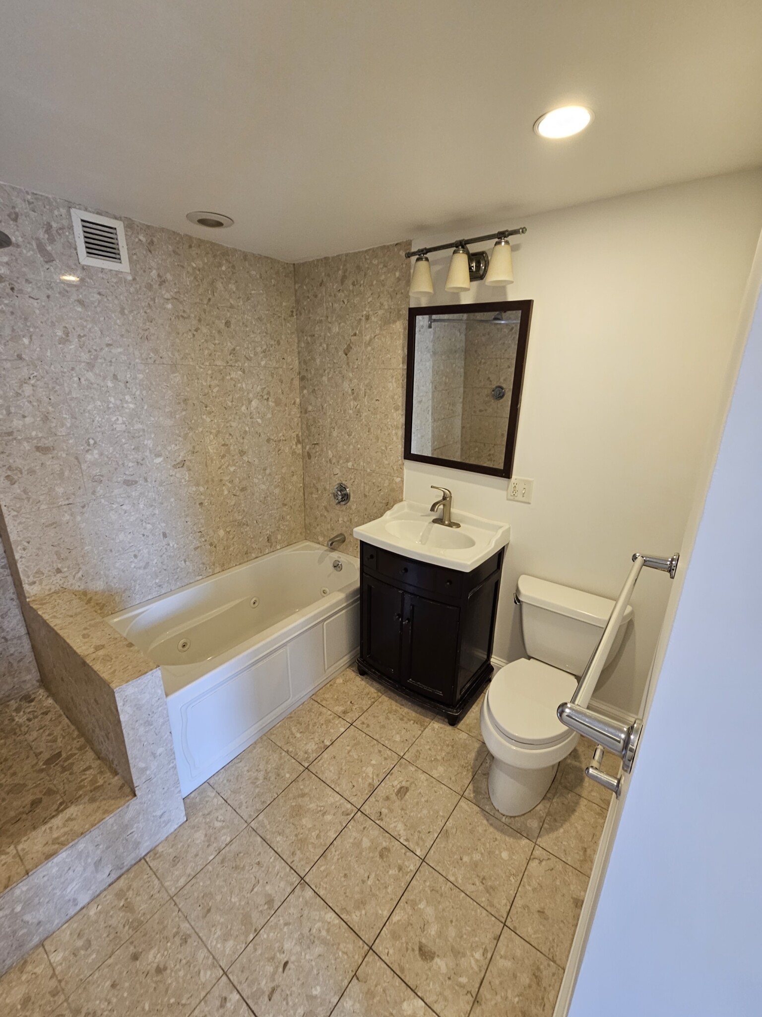 2 bed, 1.5 bath apartment for rent at 65 East India Row Unit 17G, Boston Downtown — photo 8 of 11