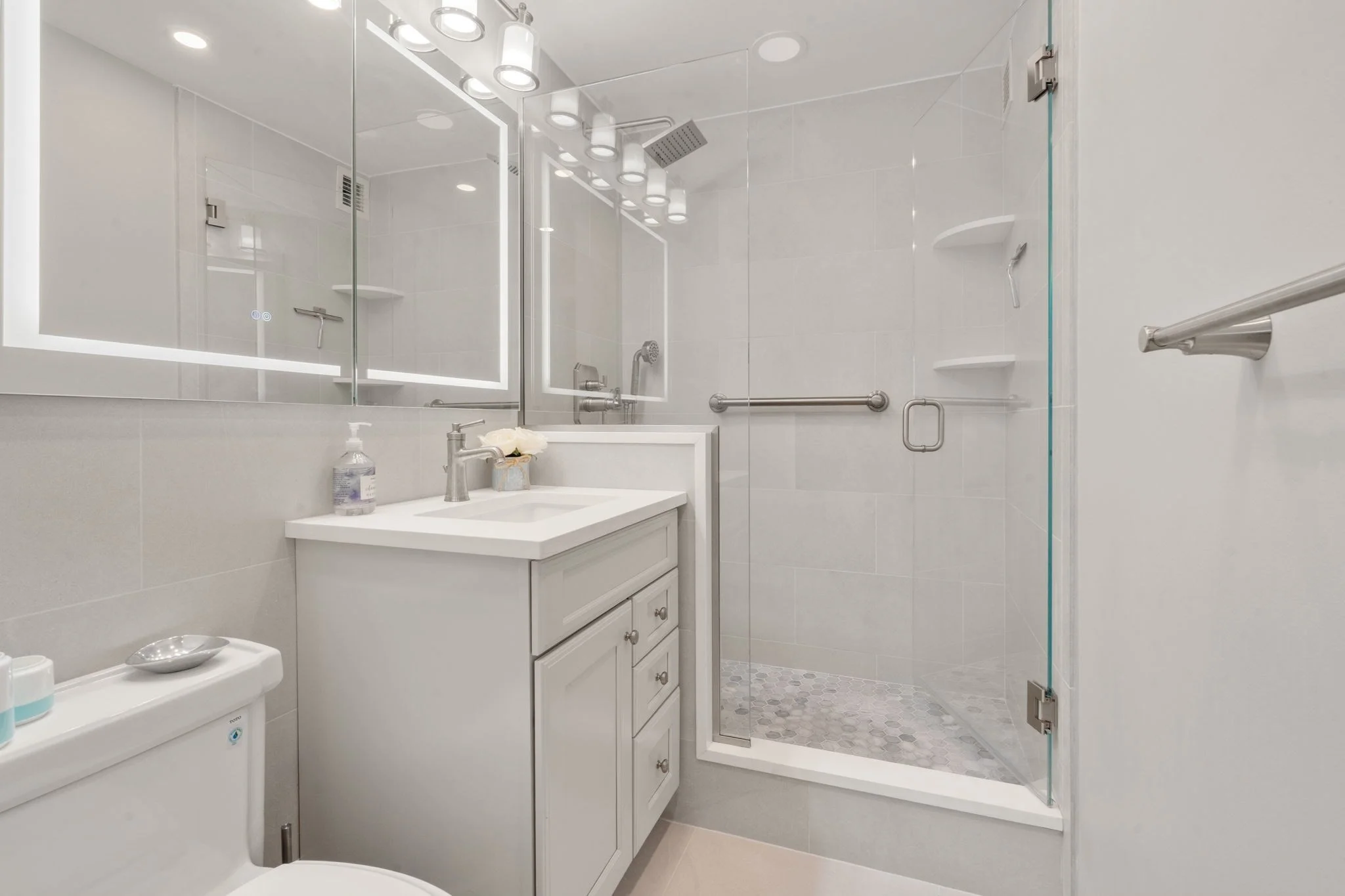 2 bed, 2 bath apartment for rent at 65 East India Row Unit 27F, Boston Downtown — photo 36 of 40