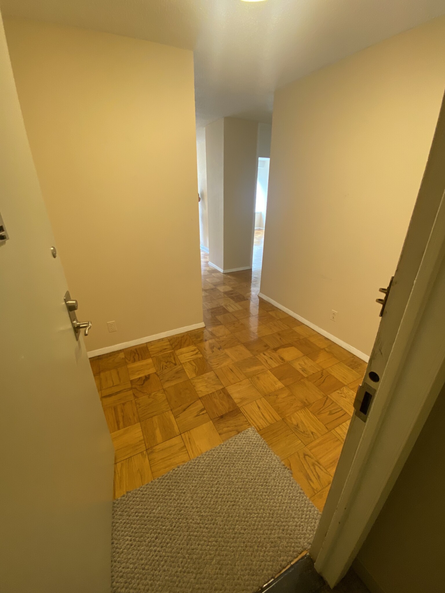 2 bed, 1 bath apartment for rent at 65 East India Row Unit 4H, Waterfront — photo 2 of 18