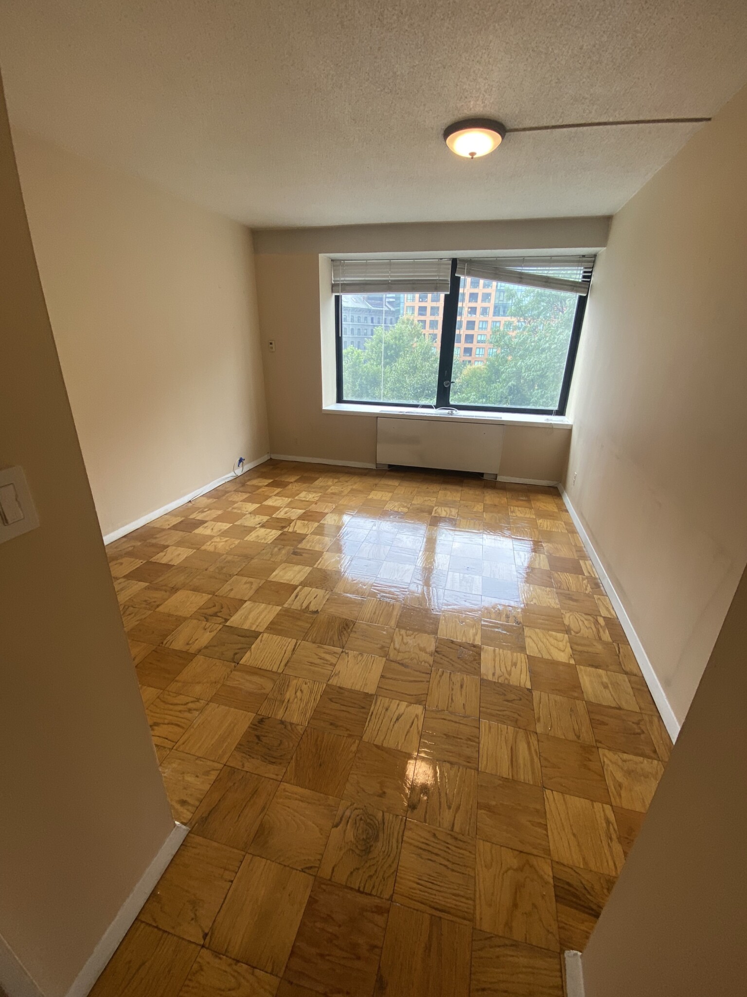 2 bed, 1 bath apartment for rent at 65 East India Row Unit 4H, Waterfront — photo 9 of 18