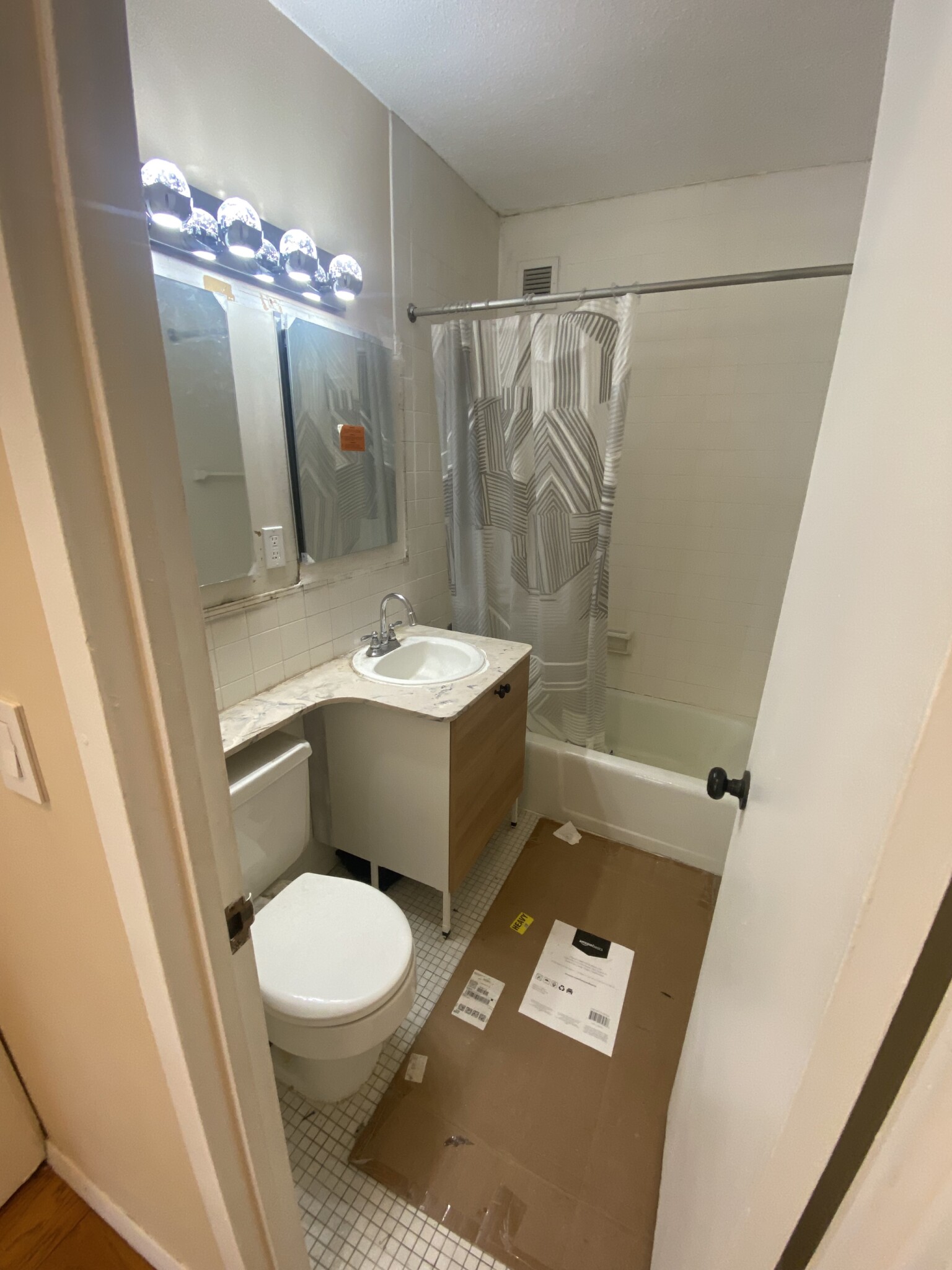 2 bed, 1 bath apartment for rent at 65 East India Row Unit 4H, Waterfront — photo 12 of 18