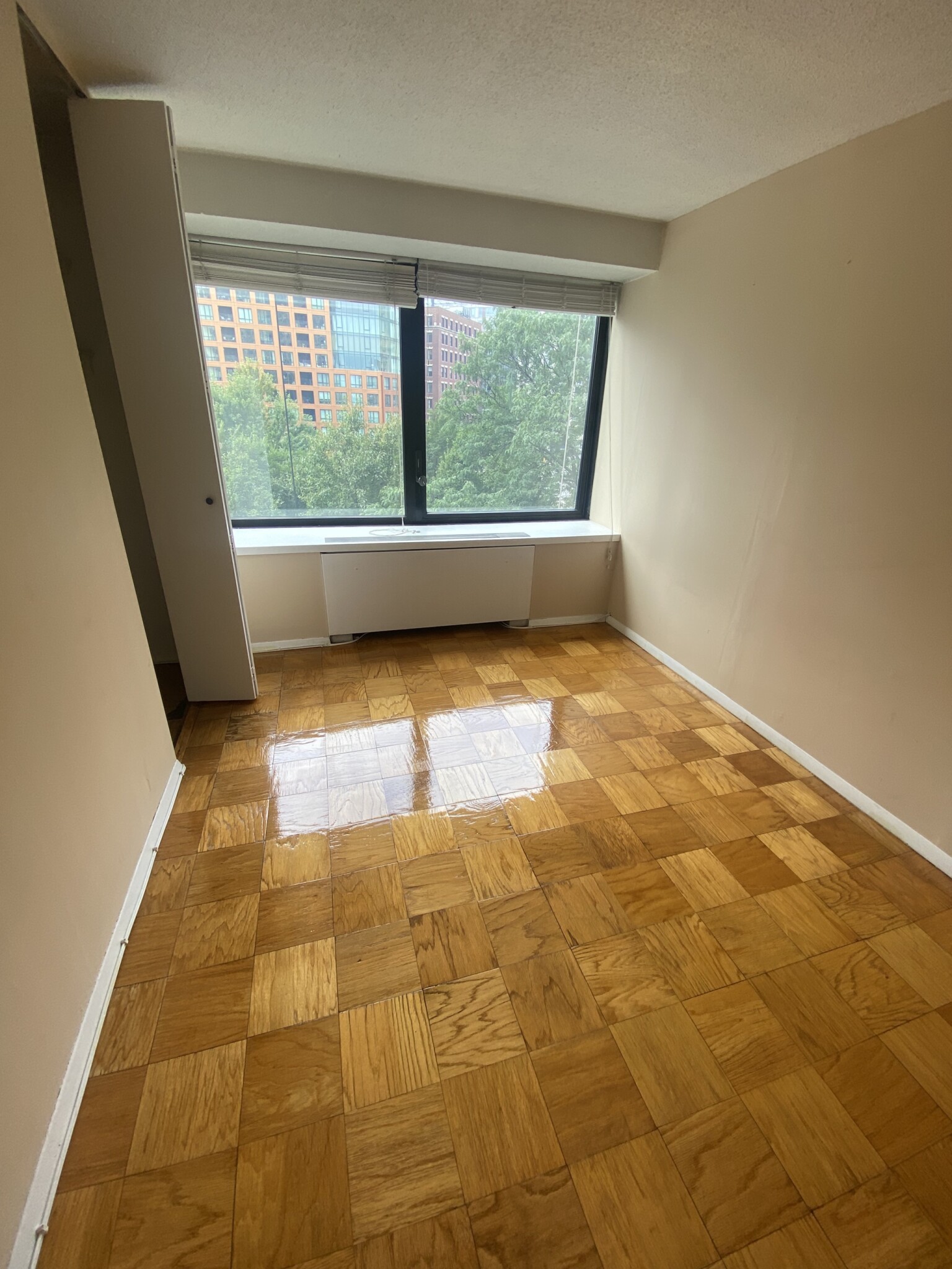 2 bed, 1 bath apartment for rent at 65 East India Row Unit 4H, Waterfront — photo 11 of 18
