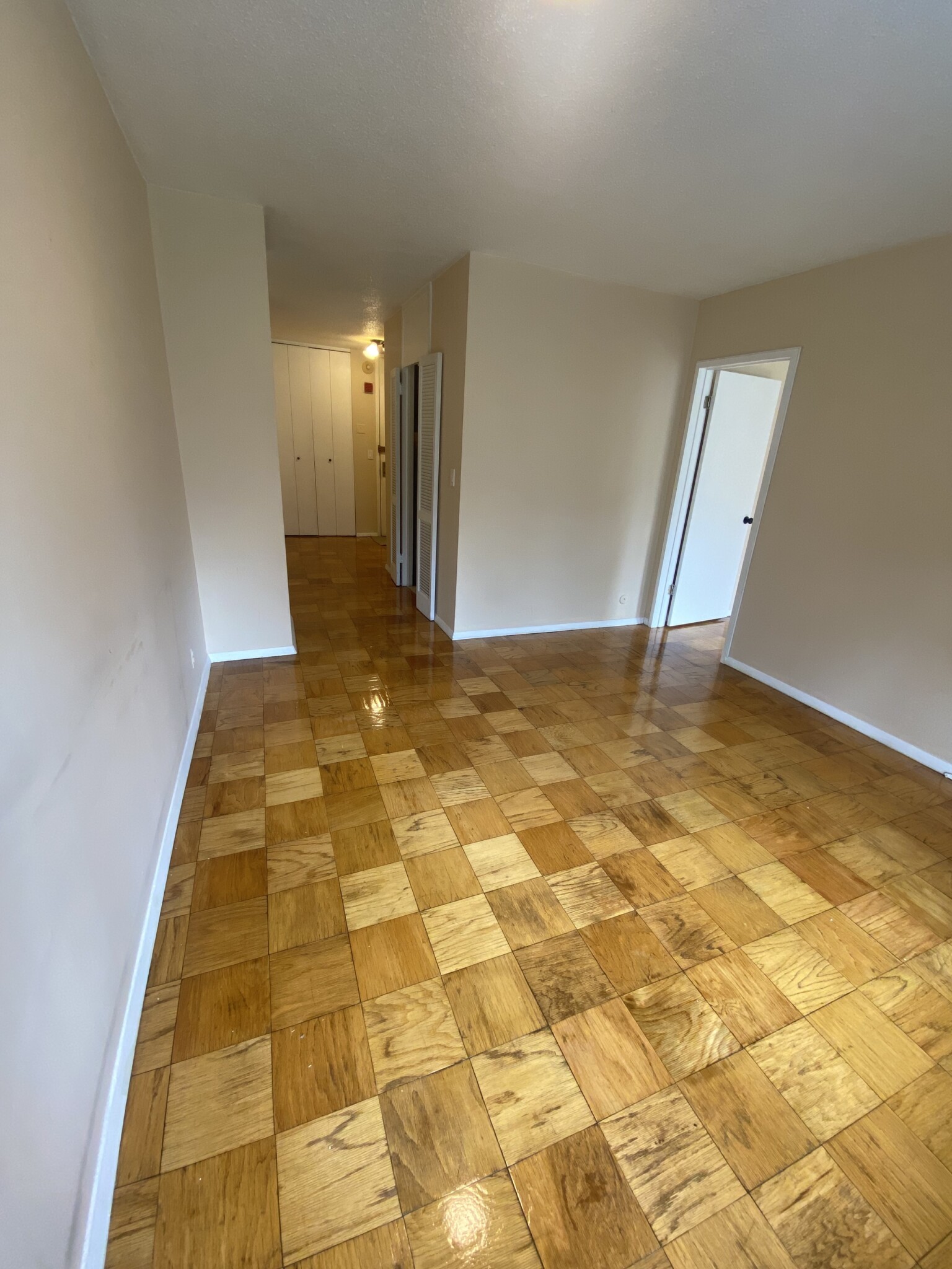 2 bed, 1 bath apartment for rent at 65 East India Row Unit 4H, Waterfront — photo 15 of 18