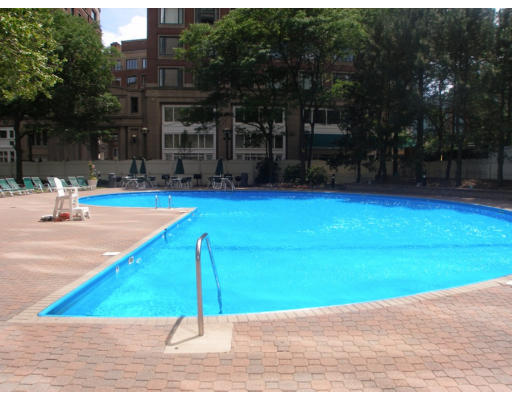 2 bed, 1 bath apartment for rent at 65 East India Row Unit 4H, Waterfront — photo 18 of 18