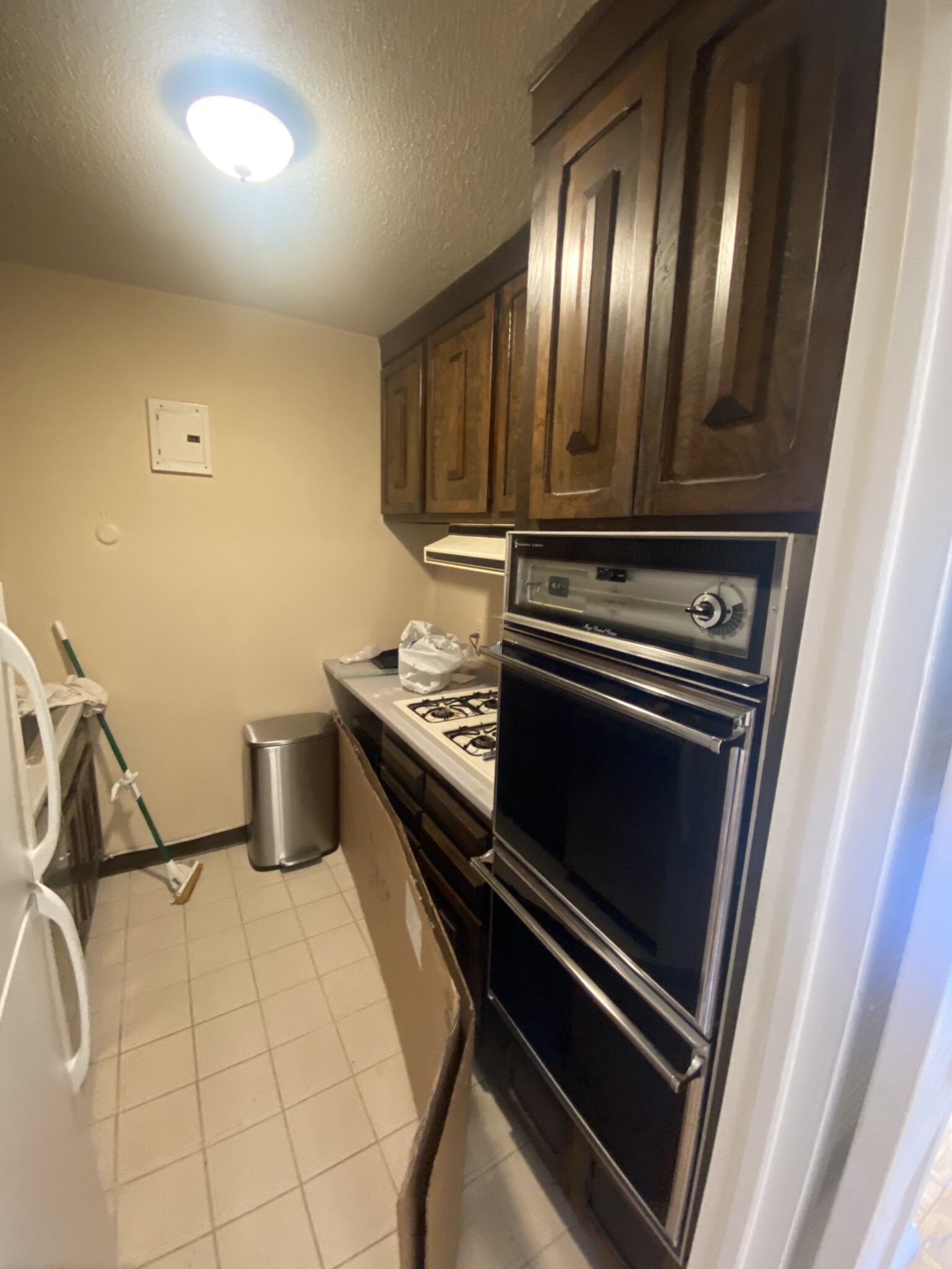 2 bed, 1 bath apartment for rent at 65 East India Row Unit 4H, Waterfront — photo 4 of 18