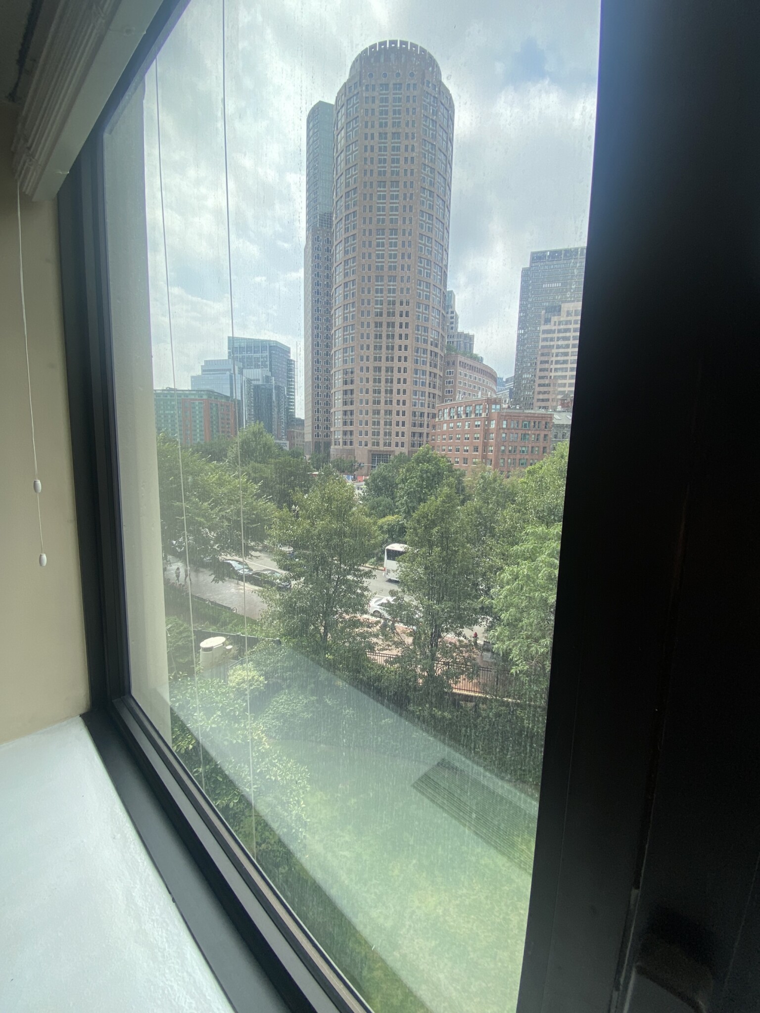 2 bed, 1 bath apartment for rent at 65 East India Row Unit 4H, Waterfront — photo 7 of 18