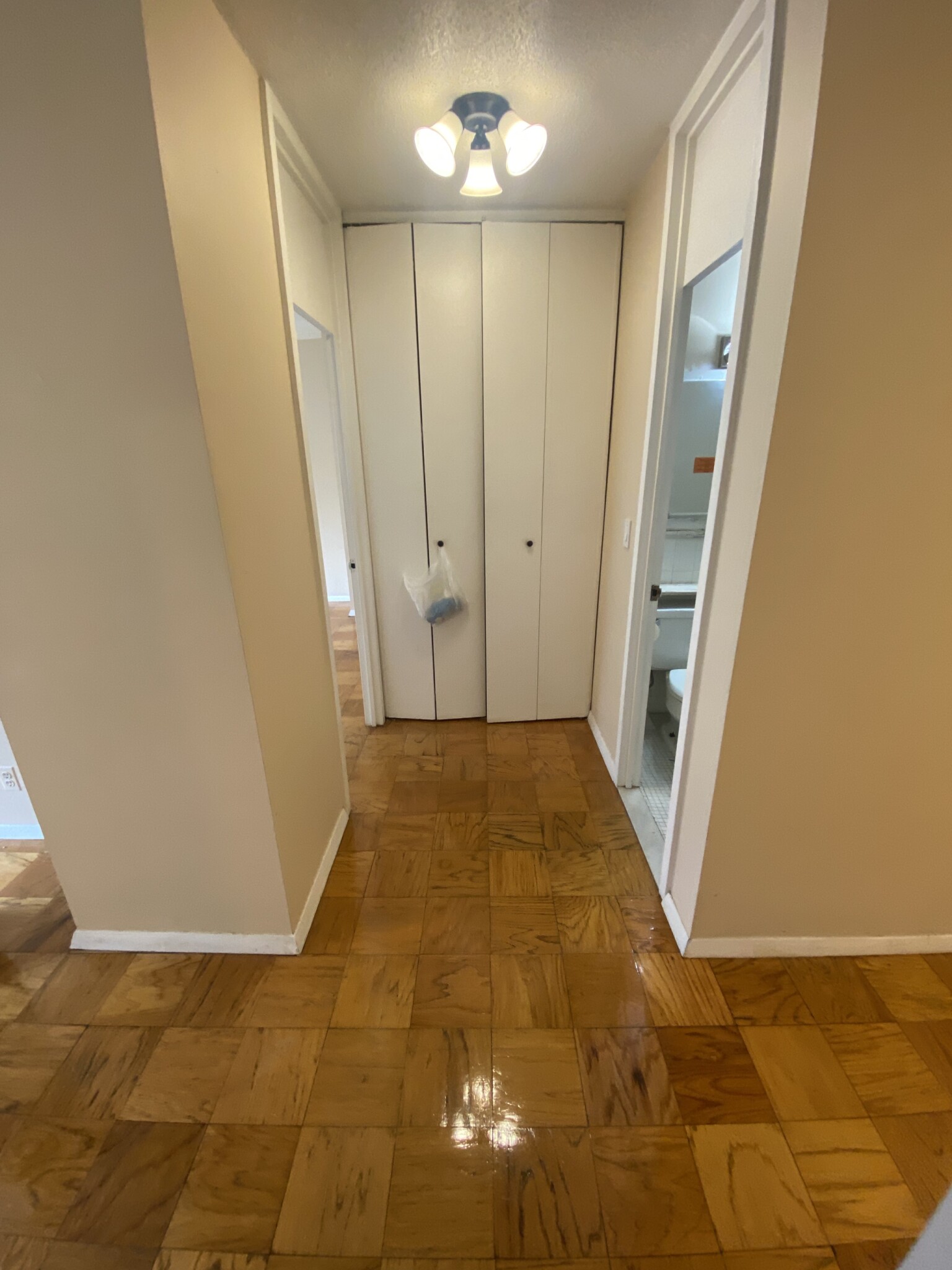 2 bed, 1 bath apartment for rent at 65 East India Row Unit 4H, Waterfront — photo 5 of 18