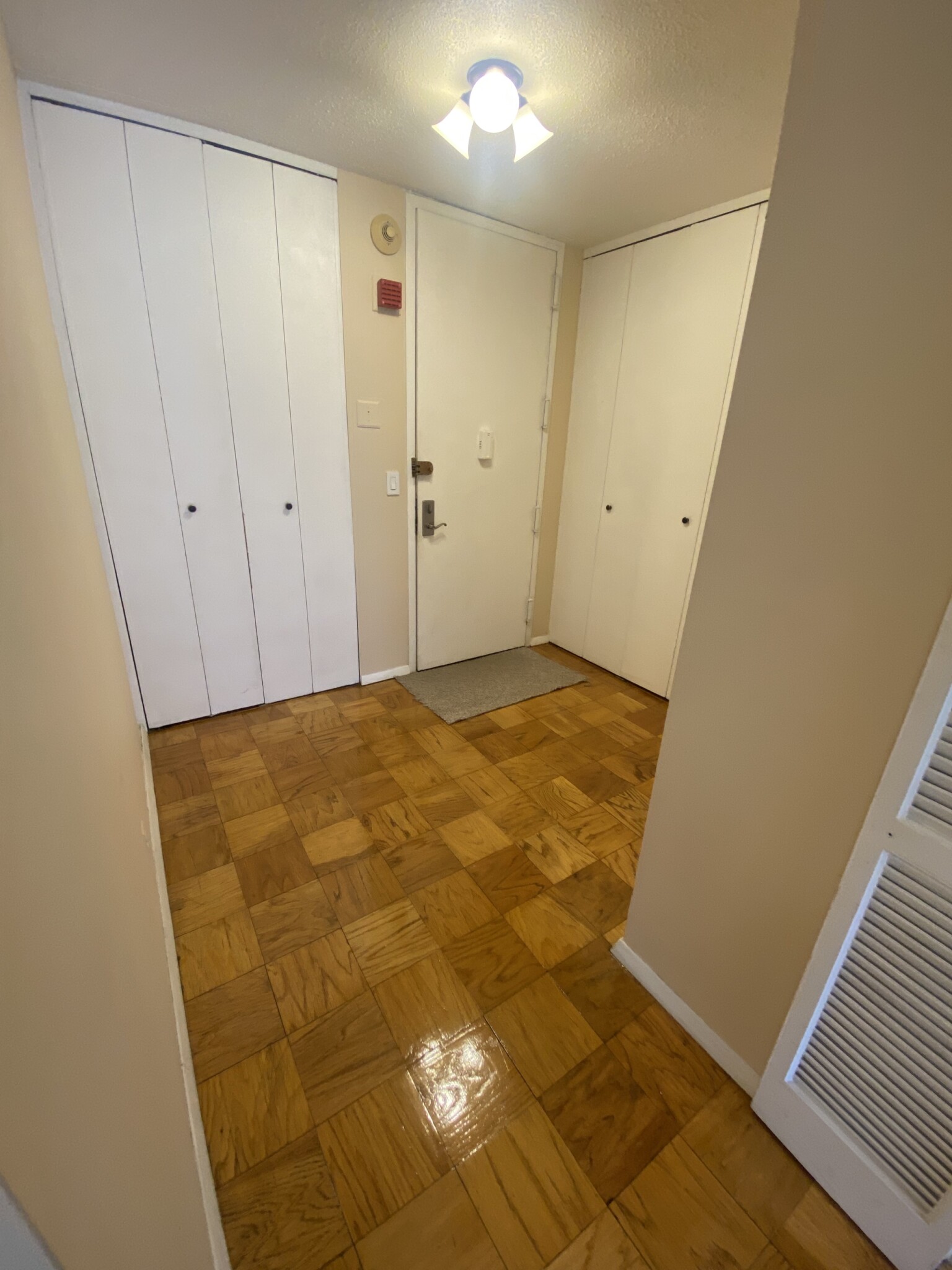 2 bed, 1 bath apartment for rent at 65 East India Row Unit 4H, Waterfront — photo 16 of 18