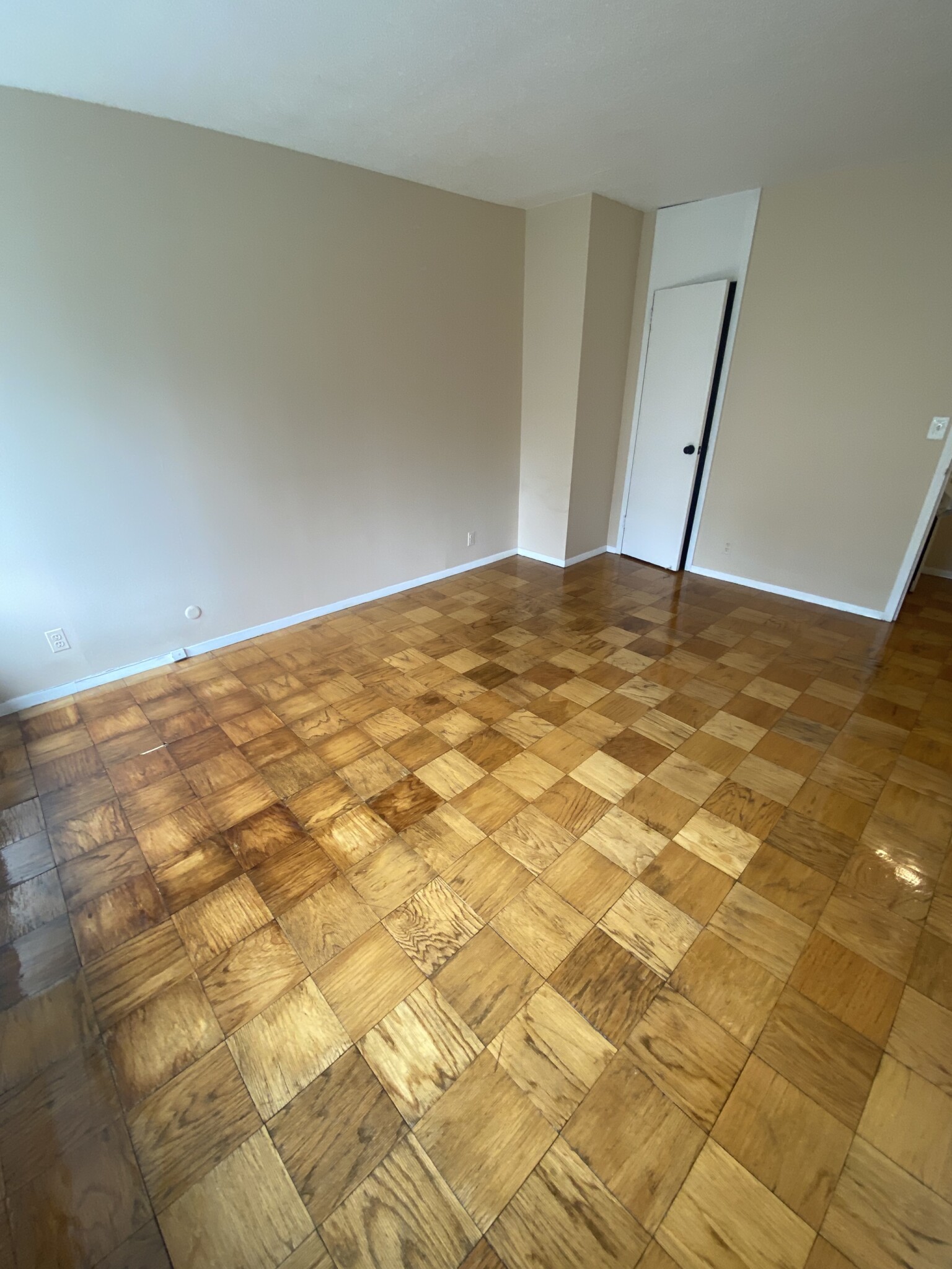 2 bed, 1 bath apartment for rent at 65 East India Row Unit 4H, Waterfront — photo 8 of 18