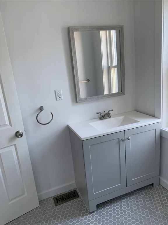 2 bed, 1 bath apartment for rent at 65 Edward St Unit 2, Medford — photo 10 of 13