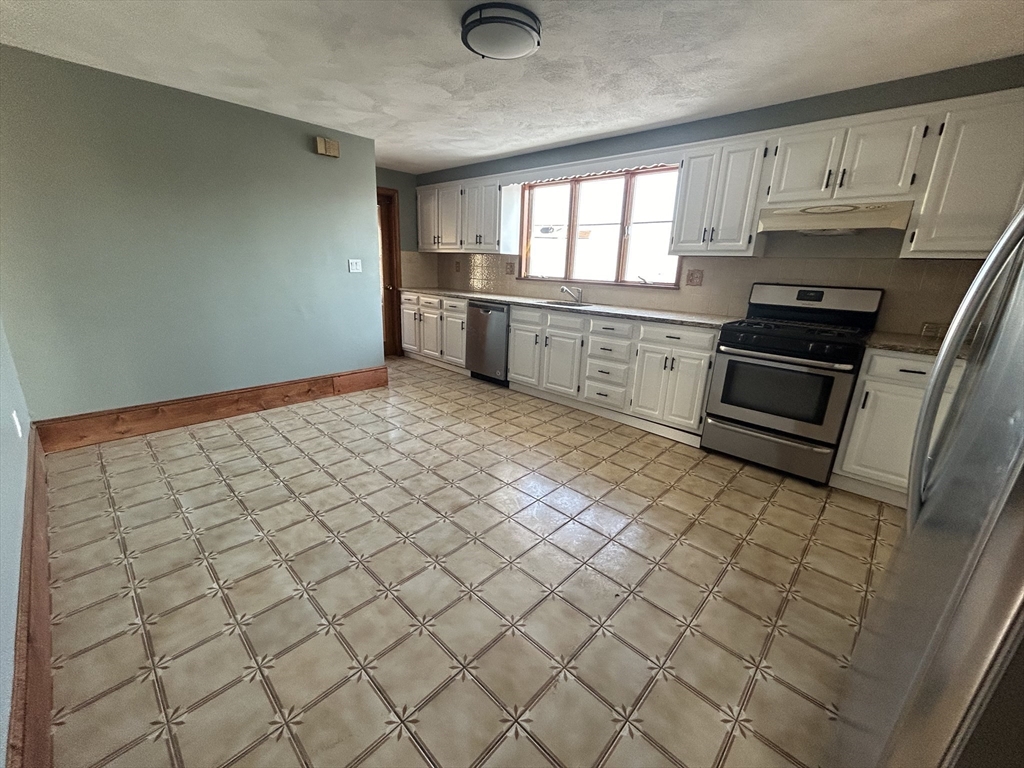 5 bed, 2 bath apartment for rent at 65 Egerton Rd Unit 2, Arlington — photo 2 of 21
