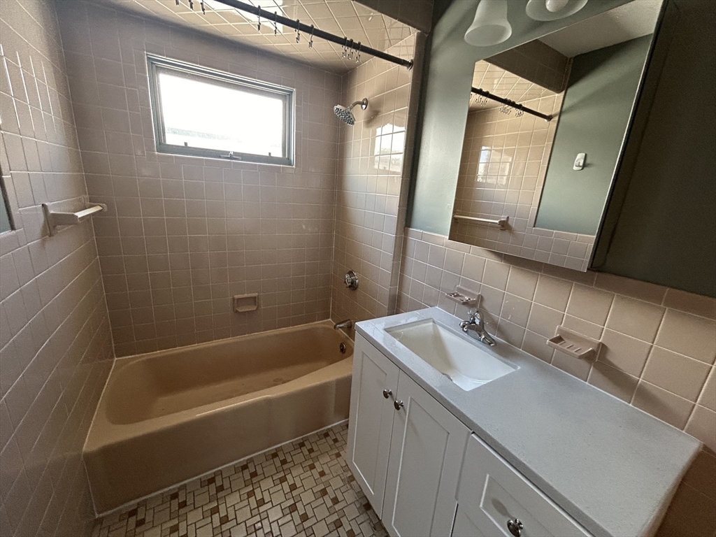 5 bed, 2 bath apartment for rent at 65 Egerton Rd Unit 2, Arlington — photo 13 of 21