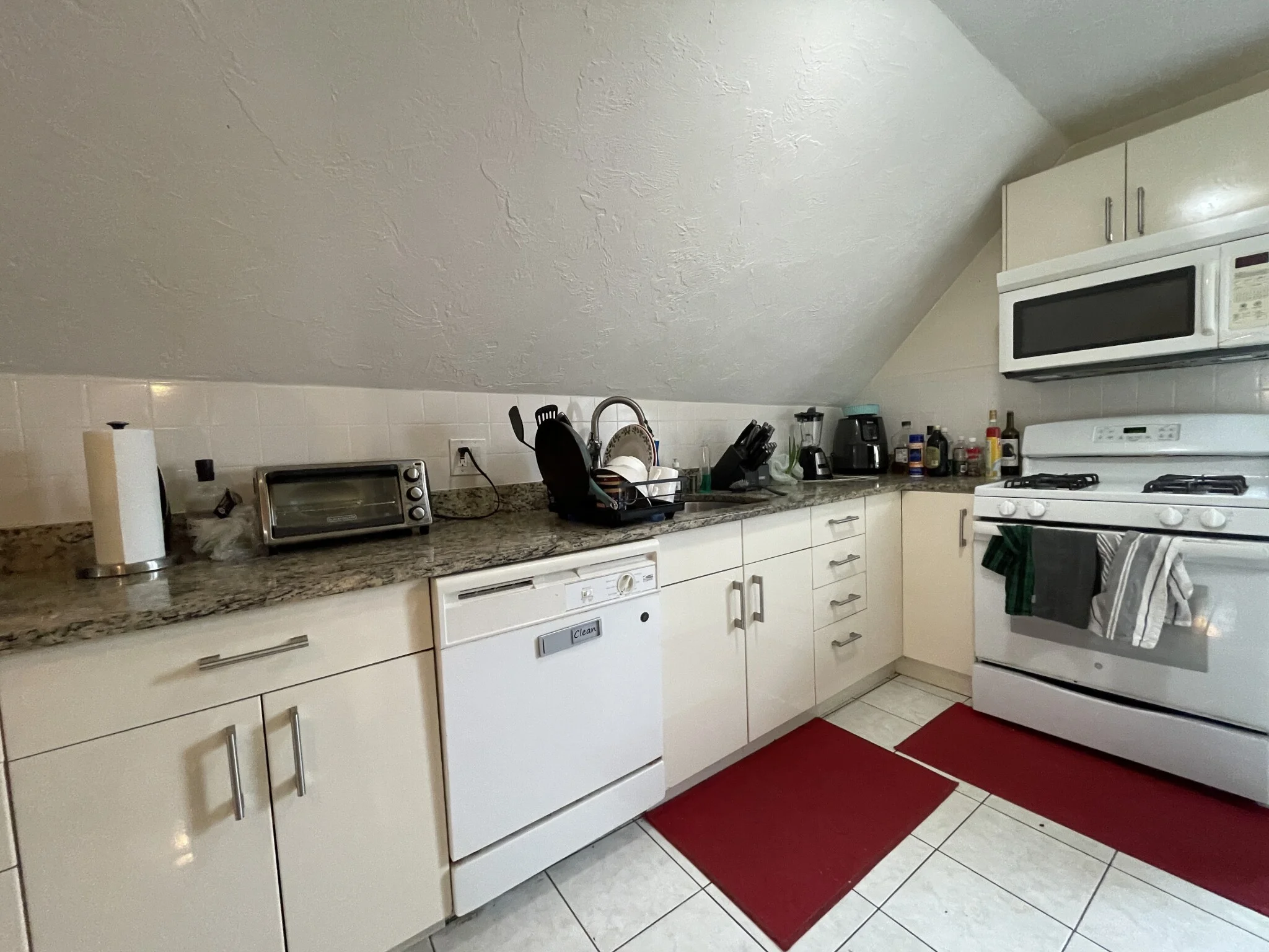 4 bed, 2 bath apartment for rent at 65 Fairbanks St Unit 2, Oak Square — photo 26 of 27