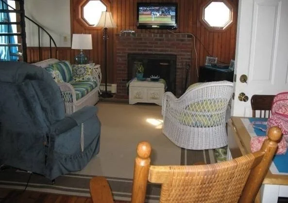 1 bed, 1 bath apartment for rent at 65 Foster Ave, Marshfield — photo 4 of 5