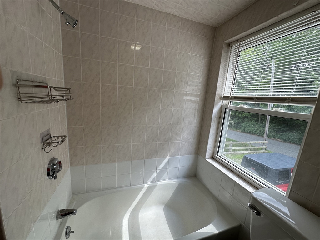 1 bed, 1 bath apartment for rent at 65 Freeman St Unit B, Haverhill — photo 7 of 8