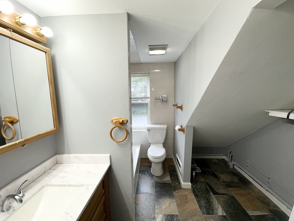 1 bed, 1 bath apartment for rent at 65 Freeman St Unit B, Haverhill — photo 6 of 8
