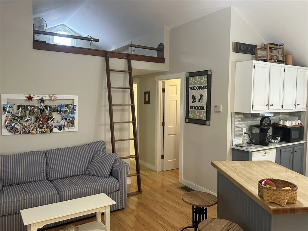 2 bed, 1 bath apartment for rent at 65-G Cummings Ln Unit WINTER RENT, South Westport — photo 9 of 22