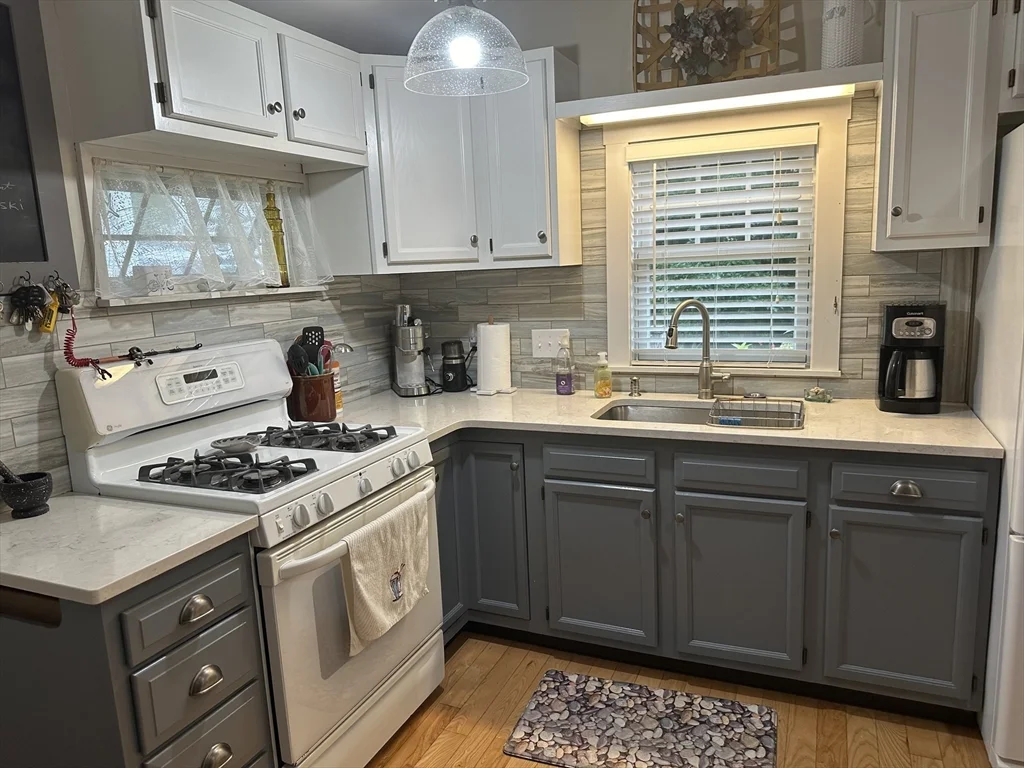 2 bed, 1 bath apartment for rent at 65-G Cummings Ln Unit WINTER RENT, South Westport — photo 4 of 22