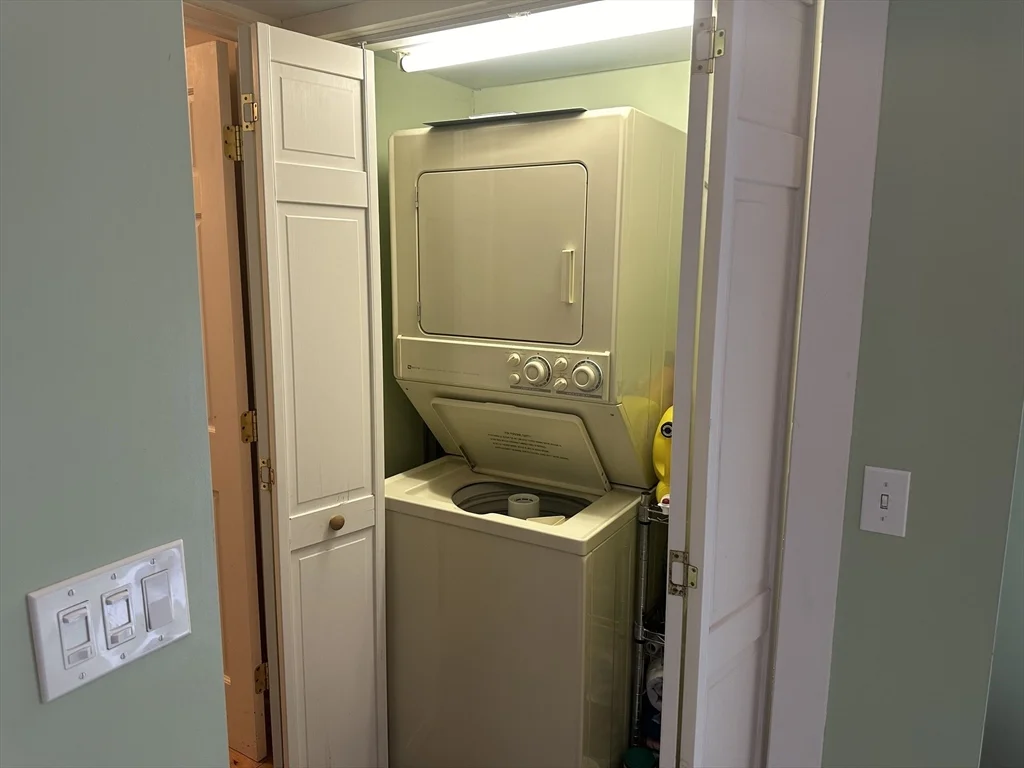 2 bed, 1 bath apartment for rent at 65-G Cummings Ln Unit WINTER RENT, South Westport — photo 16 of 22