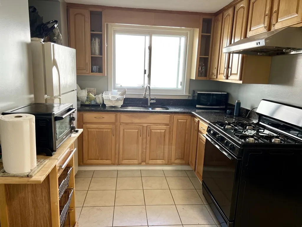 2 bed, 1 bath apartment for rent at 65 Gladstone St Unit 1, Orient Heights — photo 3 of 9