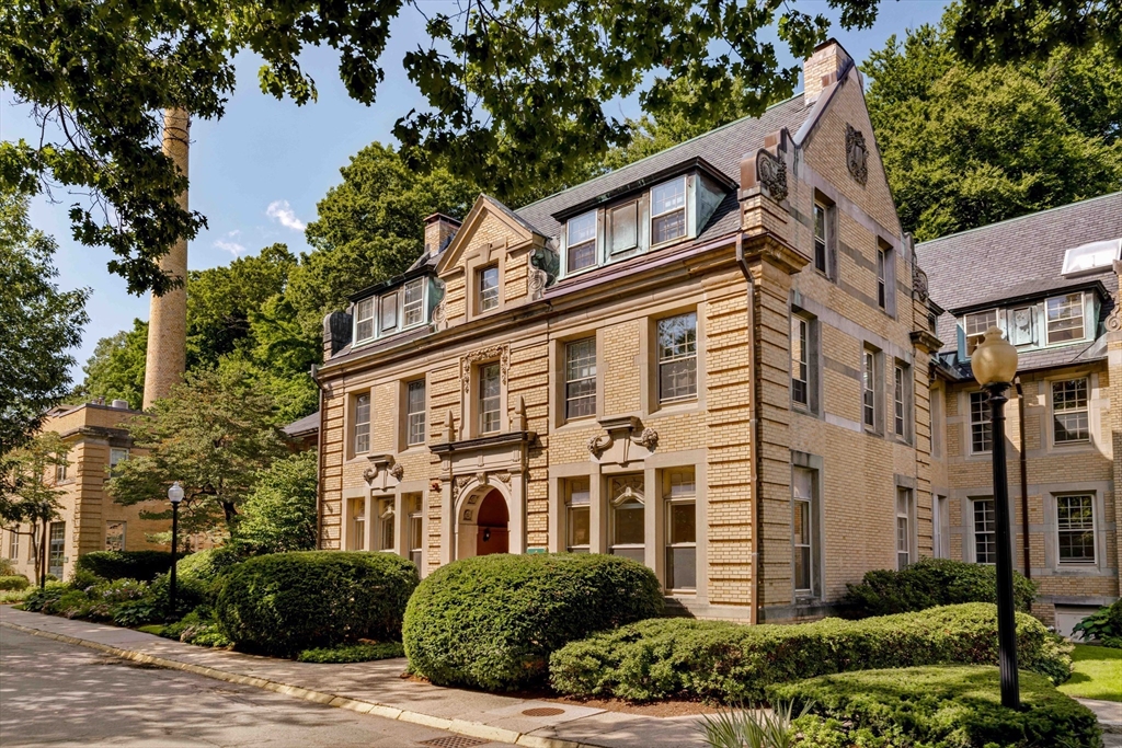 2 bed, 1 bath apartment for rent at 65 Glen Rd Unit H4, Brookline Village — photo 1 of 23