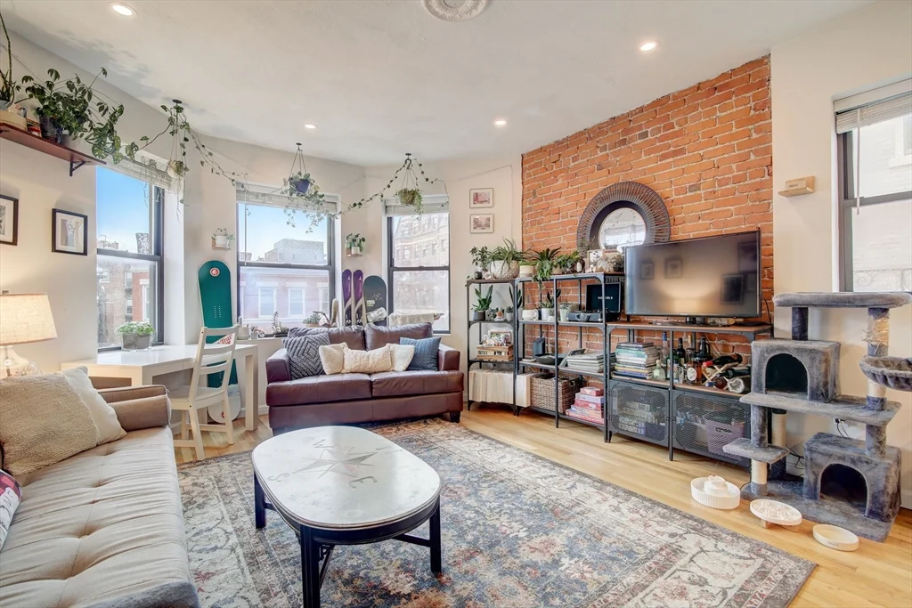 2 bed, 1 bath apartment for rent at 65 Hemenway St Unit 9, Fenway — photo 3 of 10