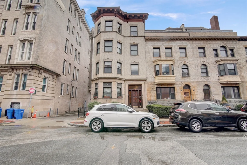2 bed, 1 bath apartment for rent at 65 Hemenway St Unit 9, Fenway — photo 1 of 10