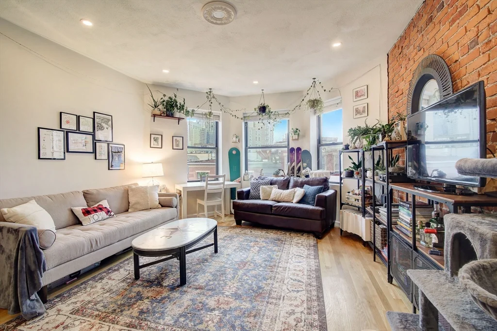 2 bed, 1 bath apartment for rent at 65 Hemenway St Unit 9, Fenway — photo 2 of 10