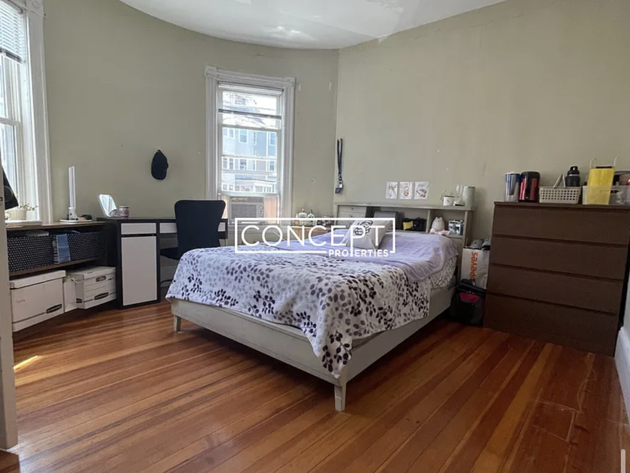 4 bed, 1 bath apartment for rent at 65 Hillside St Unit 3, Mission Hill — photo 4 of 8
