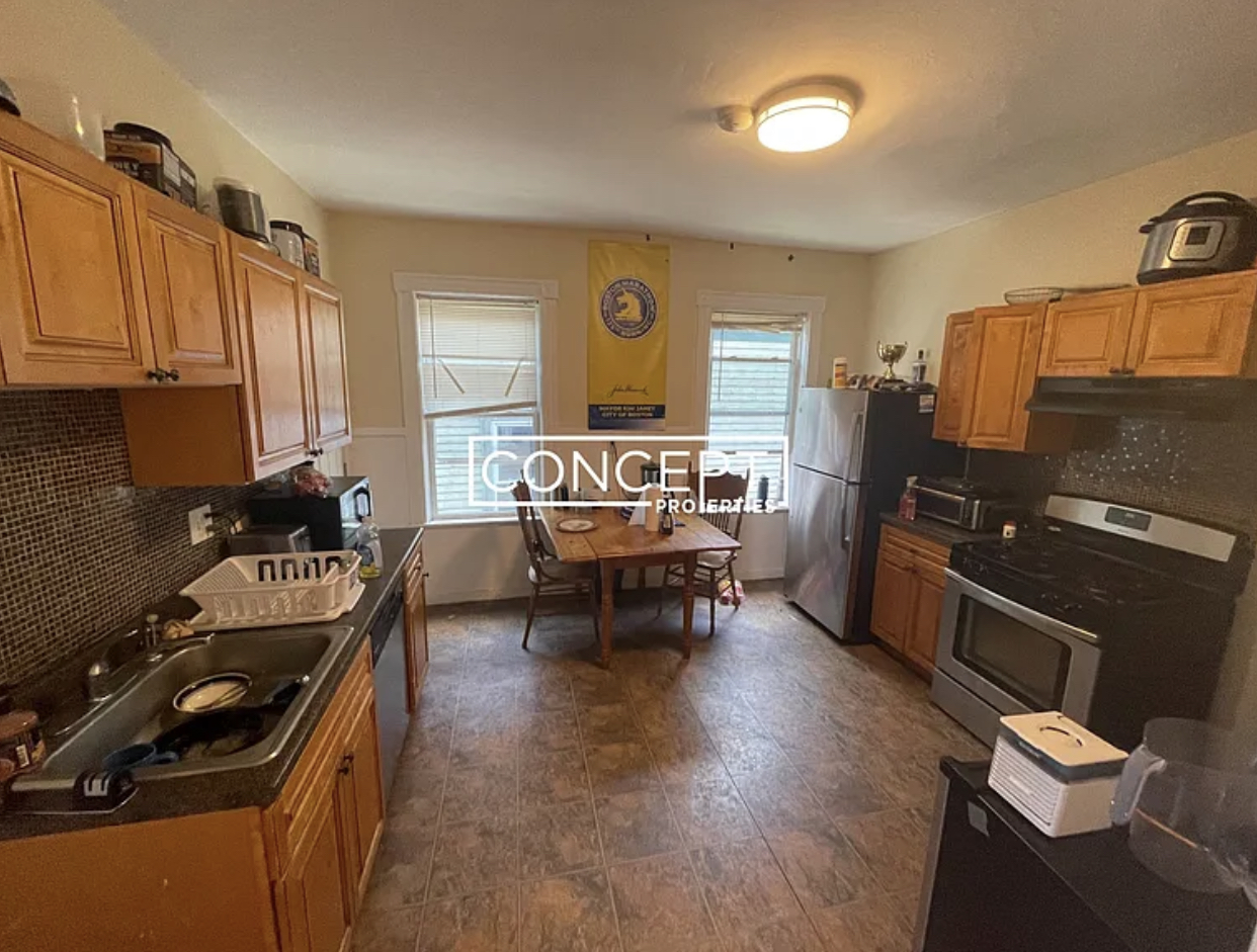 4 bed, 1 bath apartment for rent at 65 Hillside St Unit 3, Mission Hill