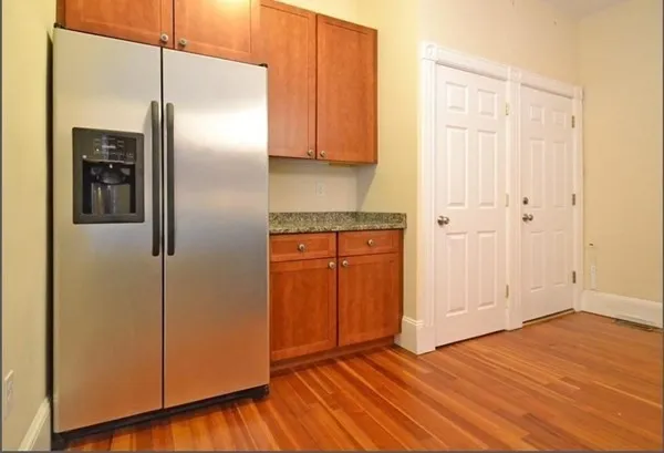 2 bed, 1 bath apartment for rent at 65 Hudson St Unit 1, Powder House Square — photo 3 of 10