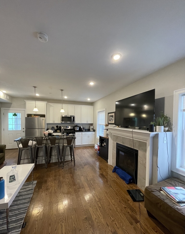 5 bed, 3 bath apartment for rent at 65 I St Unit 1, South Boston — photo 3 of 7