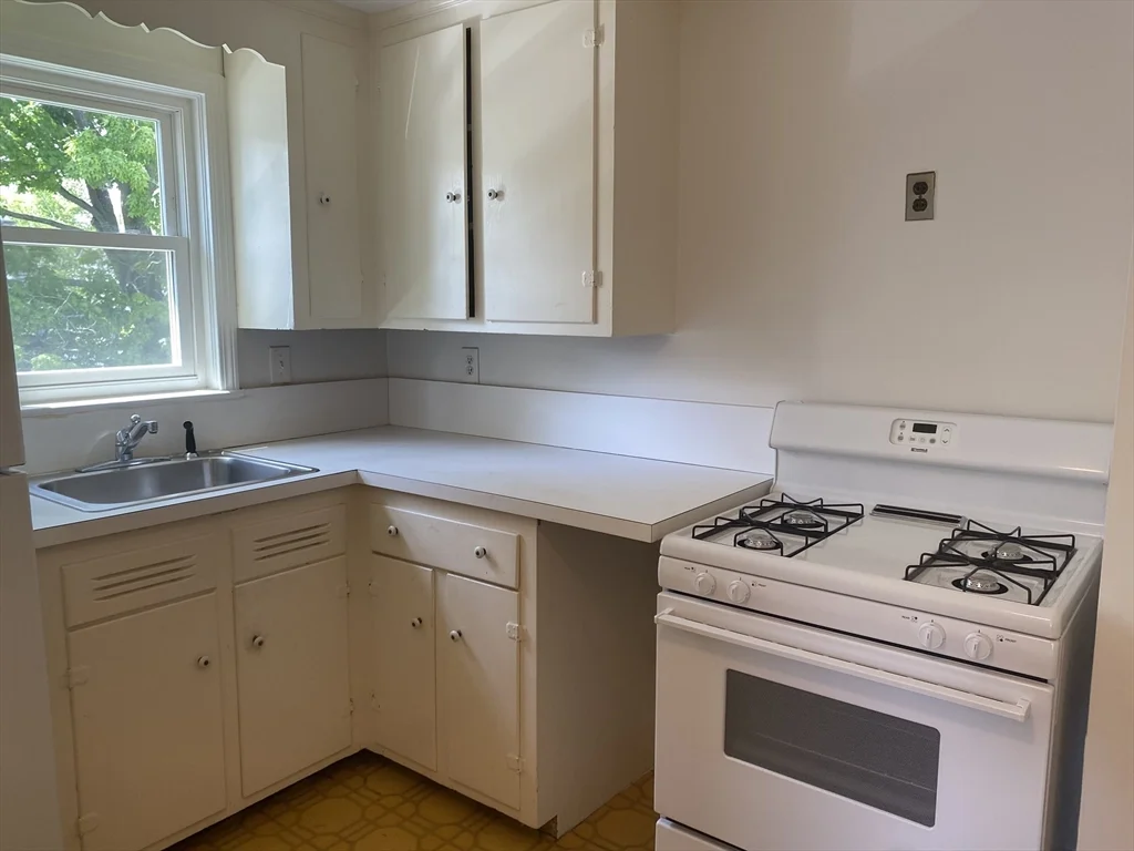 2 bed, 1 bath apartment for rent at 65 Keystone St Unit 2, West Roxbury — photo 11 of 24