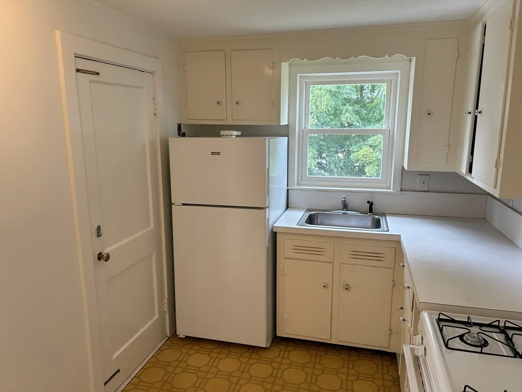 2 bed, 1 bath apartment for rent at 65 Keystone St Unit 2, West Roxbury — photo 12 of 24