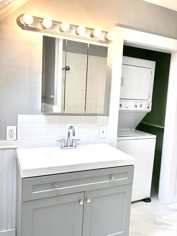 2 bed, 1 bath apartment for rent at 65 Kirtland Unit 3, Lynn — photo 10 of 16