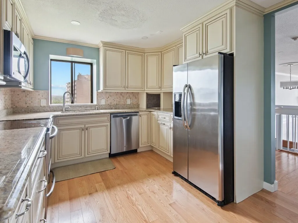 2 bed, 2 bath apartment for rent at 65 Lake Ave Unit 831, Worcester — photo 4 of 36