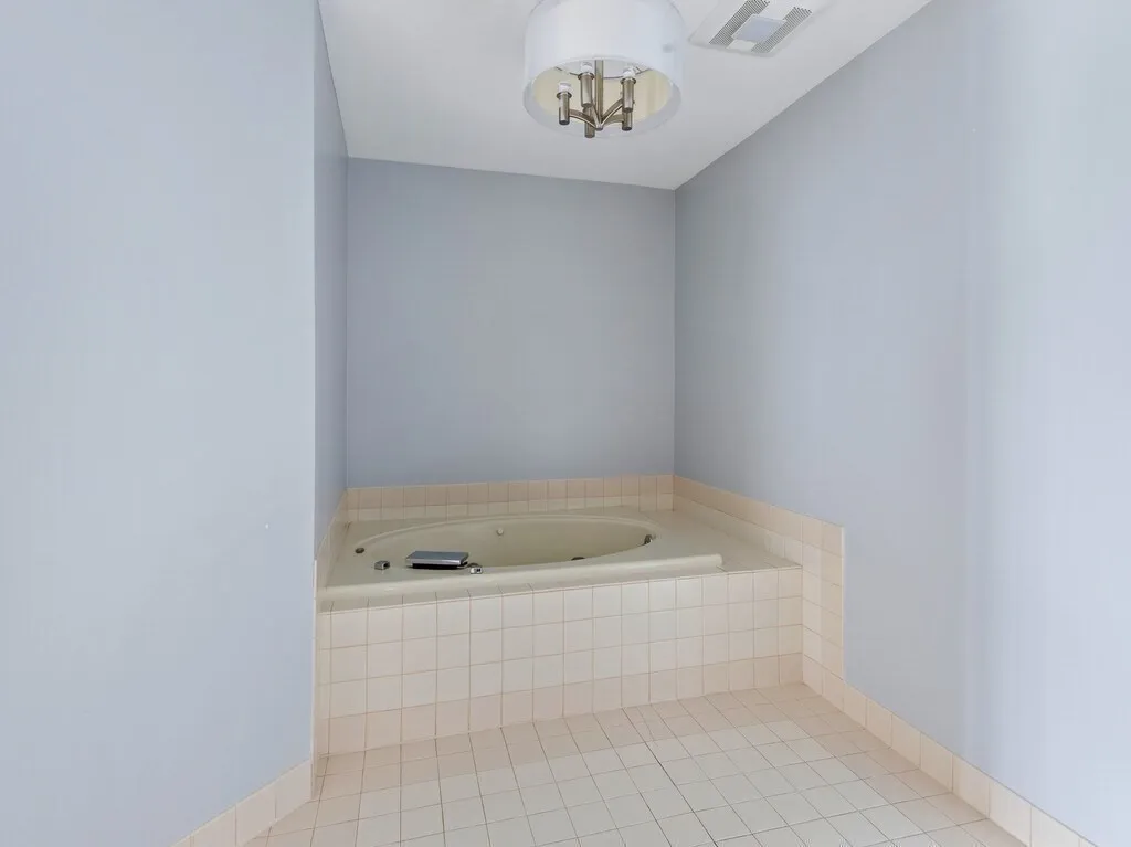 2 bed, 2 bath apartment for rent at 65 Lake Ave Unit 831, Worcester — photo 19 of 36