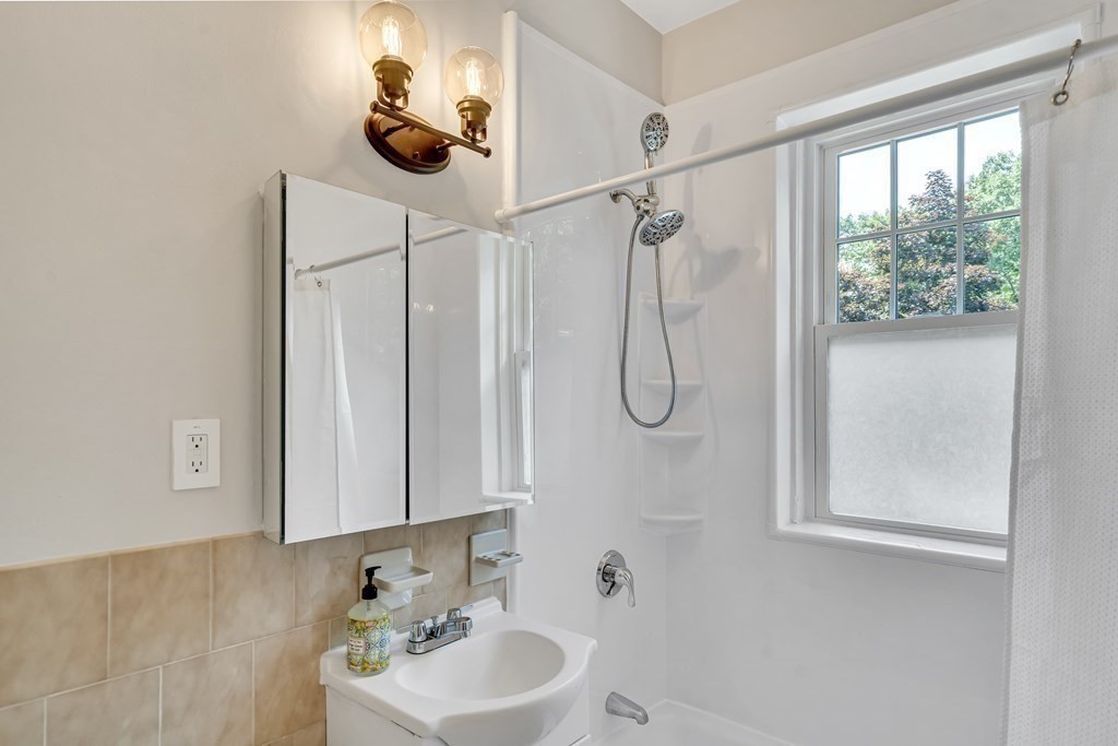 4 bed, 1 bath apartment for rent at 65 Lanark Rd Unit 7, Brighton — photo 8 of 9