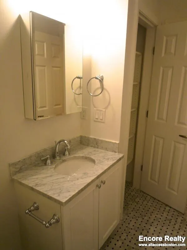 3 bed, 1.5 bath apartment for rent at 65 Langdon St Unit 10, Neighborhood Nine — photo 11 of 19