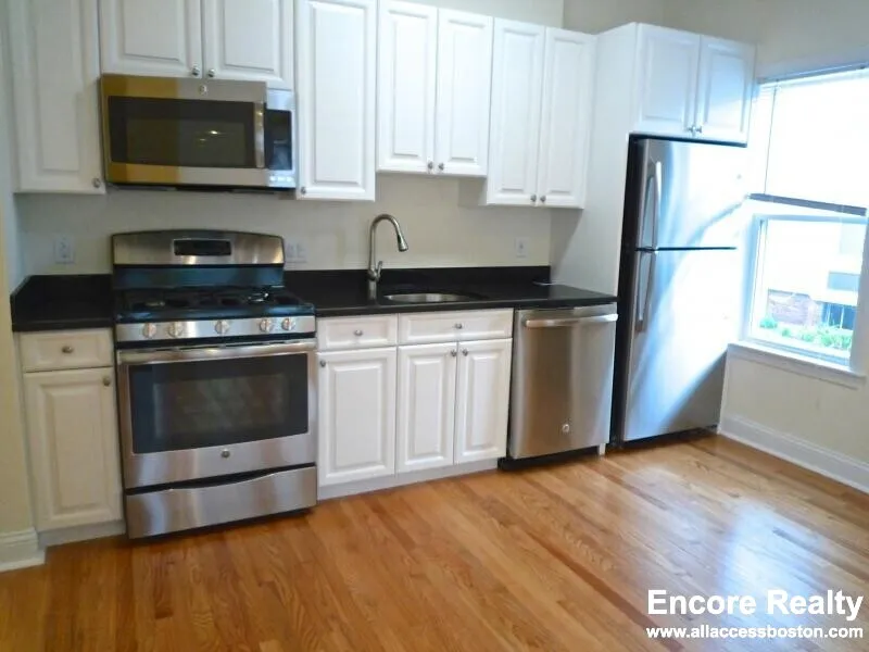 3 bed, 1.5 bath apartment for rent at 65 Langdon St Unit 10, Neighborhood Nine