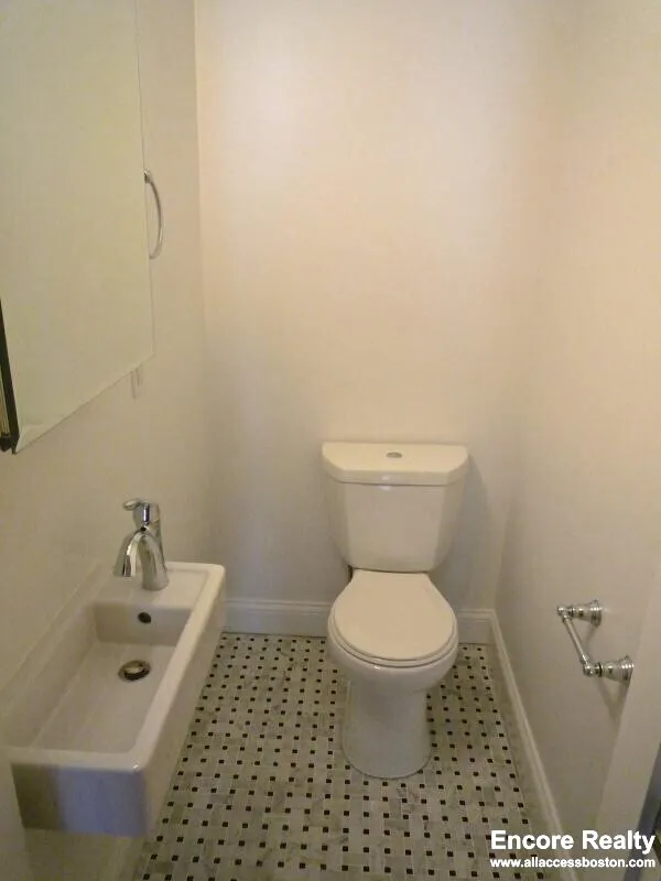 3 bed, 1.5 bath apartment for rent at 65 Langdon St Unit 10, Neighborhood Nine — photo 9 of 19