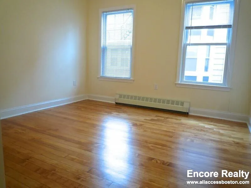 3 bed, 1.5 bath apartment for rent at 65 Langdon St Unit 10, Neighborhood Nine — photo 4 of 19