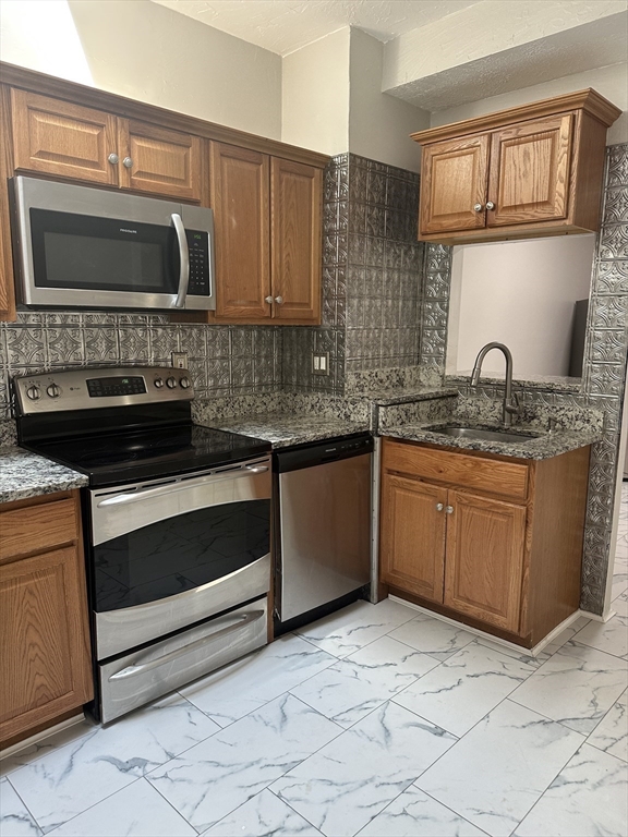3 bed, 1 bath apartment for rent at 65 Manchester Unit 1B, Brockton — photo 12 of 14