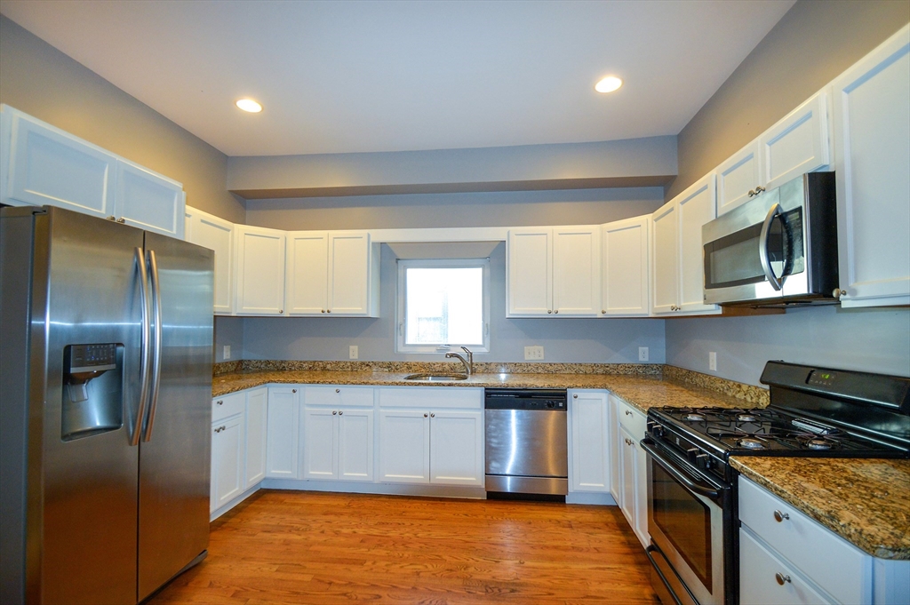 4 bed, 2 bath apartment for rent at 65 Mapleton St Unit 1, Brighton — photo 3 of 20